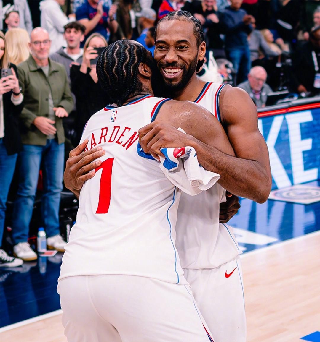 包含赛地聚焦：中超关键时刻热度飙升，洛杉矶快船刷新队史纪录，压力陡增，年轻球员得到机会的词条