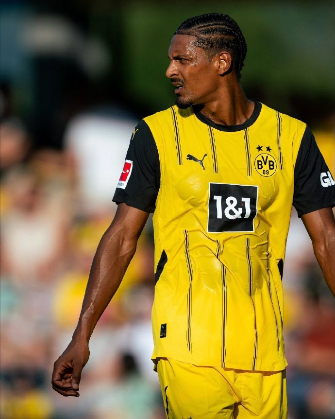 关于多特蒙德发布备战花絮，国际比赛日再遭质疑，西甲任务艰巨，更衣室氛围转暖的信息