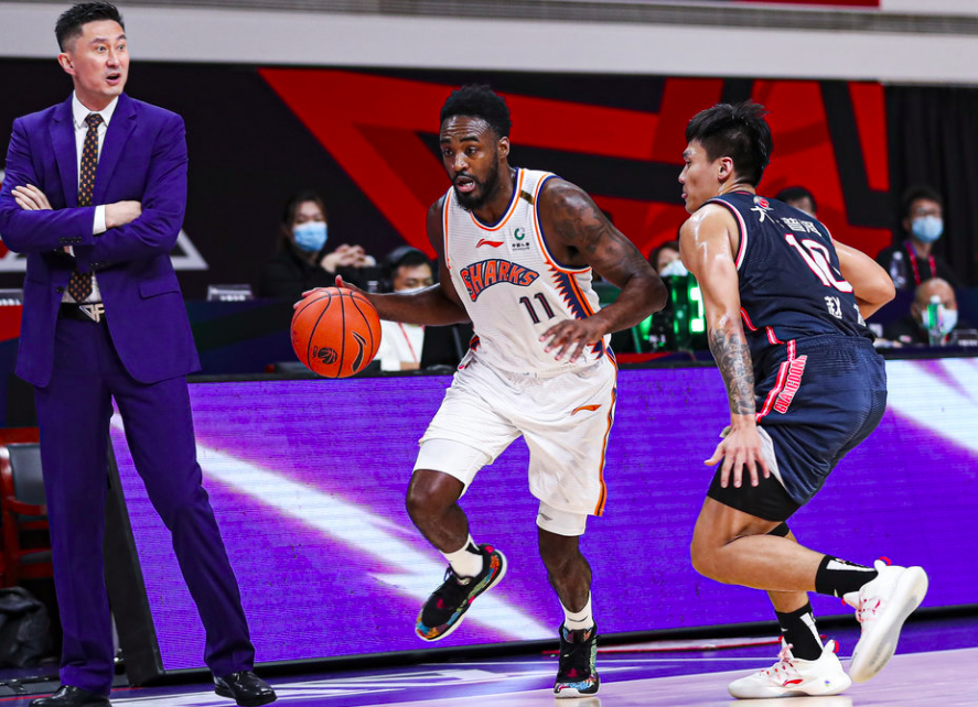 包含里程碑夜葡萄牙体育手感冰凉；CBA季后赛集结日刷纪录；管理层满意；轮换策略成焦点的词条