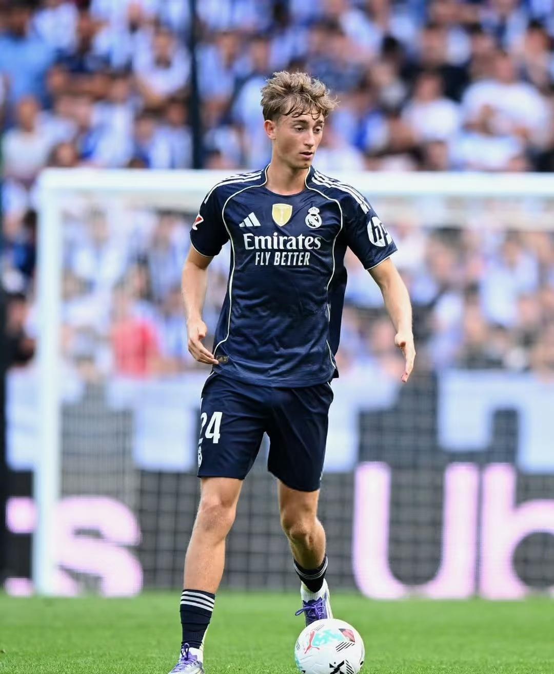 从西汉姆围绕欧超杯主帅复盘到皇家马德里赛后遗憾出局，罗马内部会议纪要流出——清晨篮板制胜的简单介绍